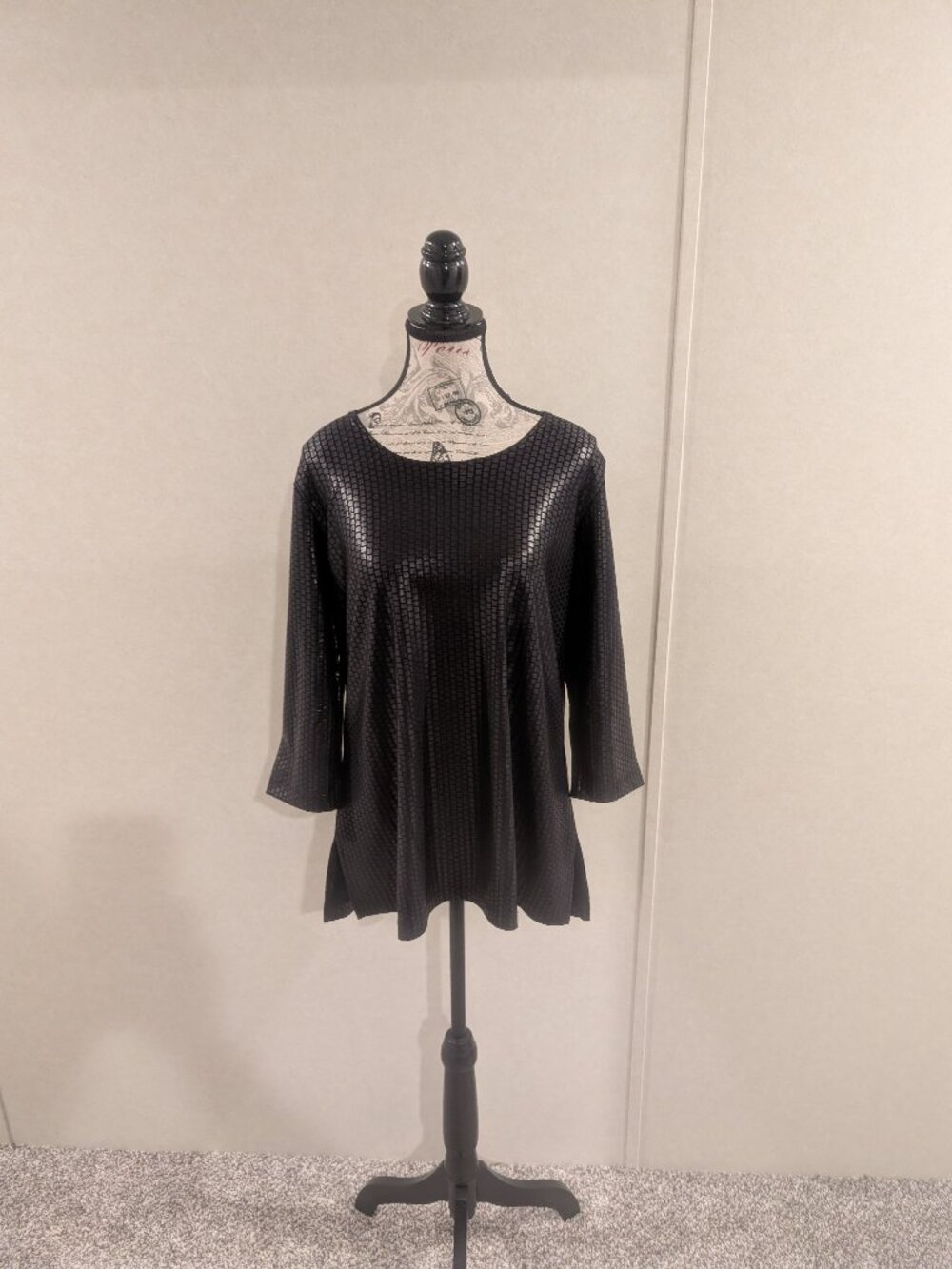 CSC Studio Glossy Black Textured 3/4 Sleeve Top with Side Slits Size Large